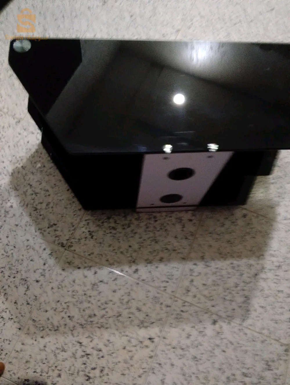 طاولة من اجل تلفاز