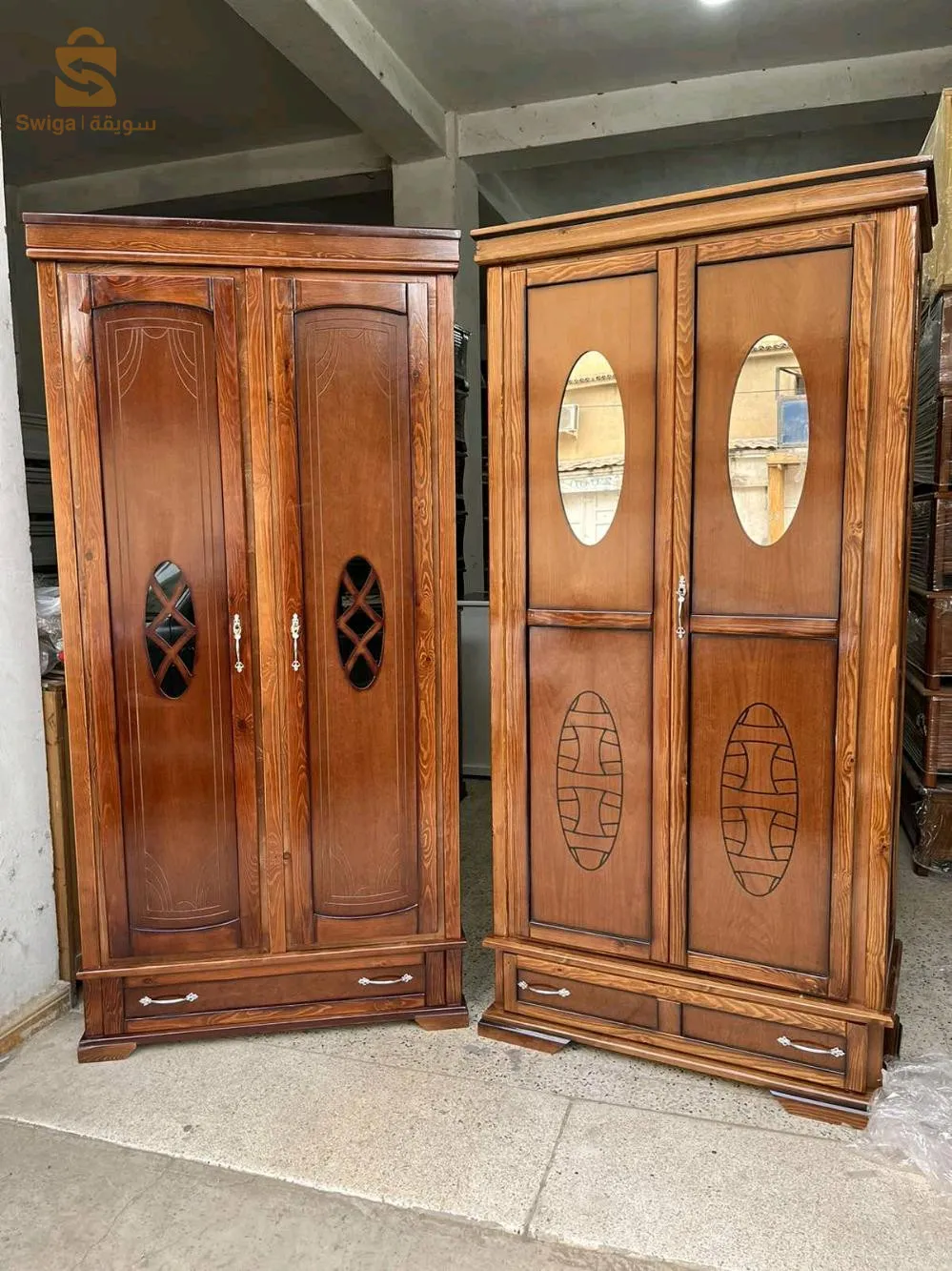 خزانة 2 ابواب مصنوعة من الخشب