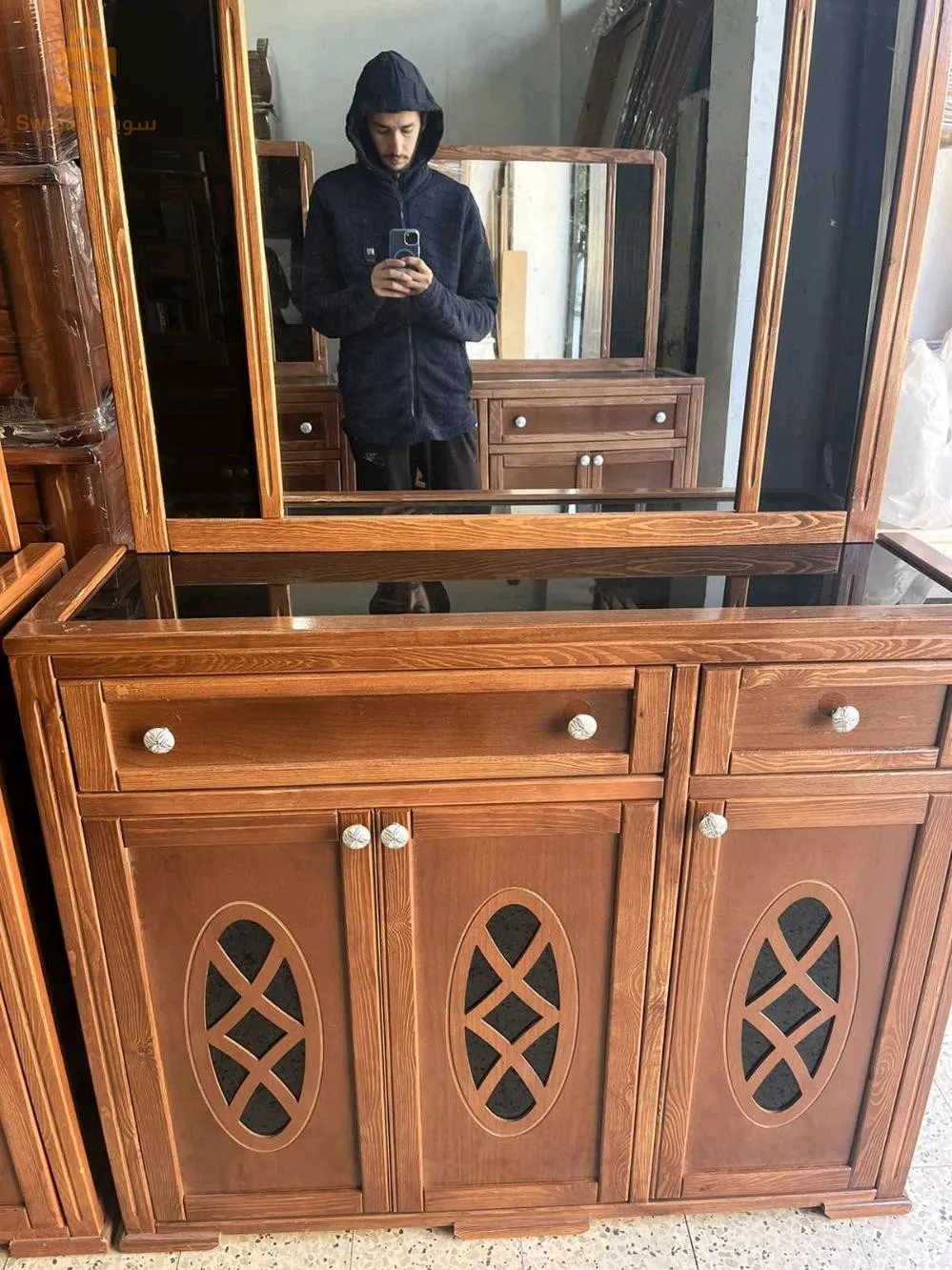 خزانة احذية مصنوعة من الخشب الاحمر نوعية اولى