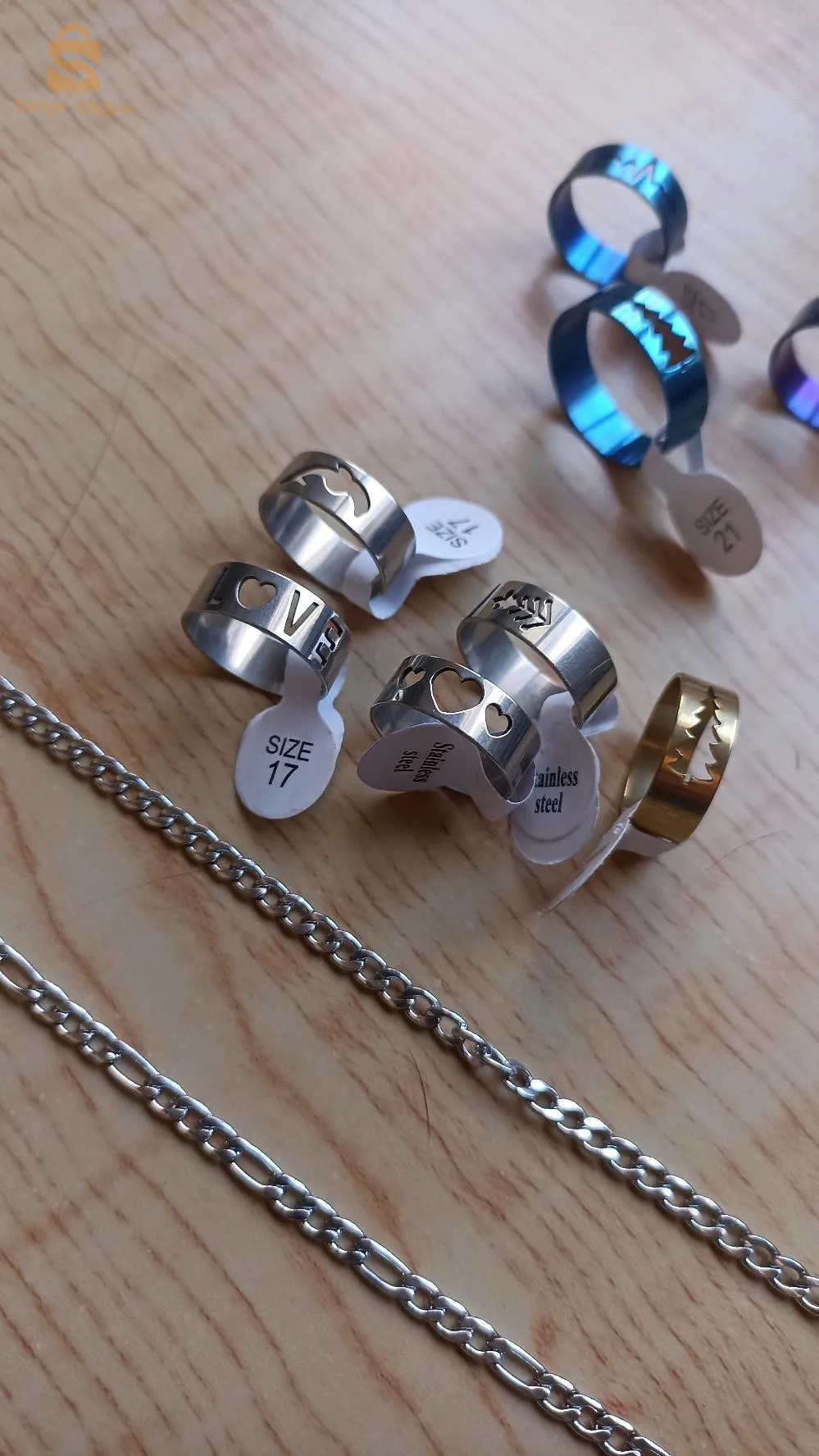 bijoux bagues et collier et bracelet