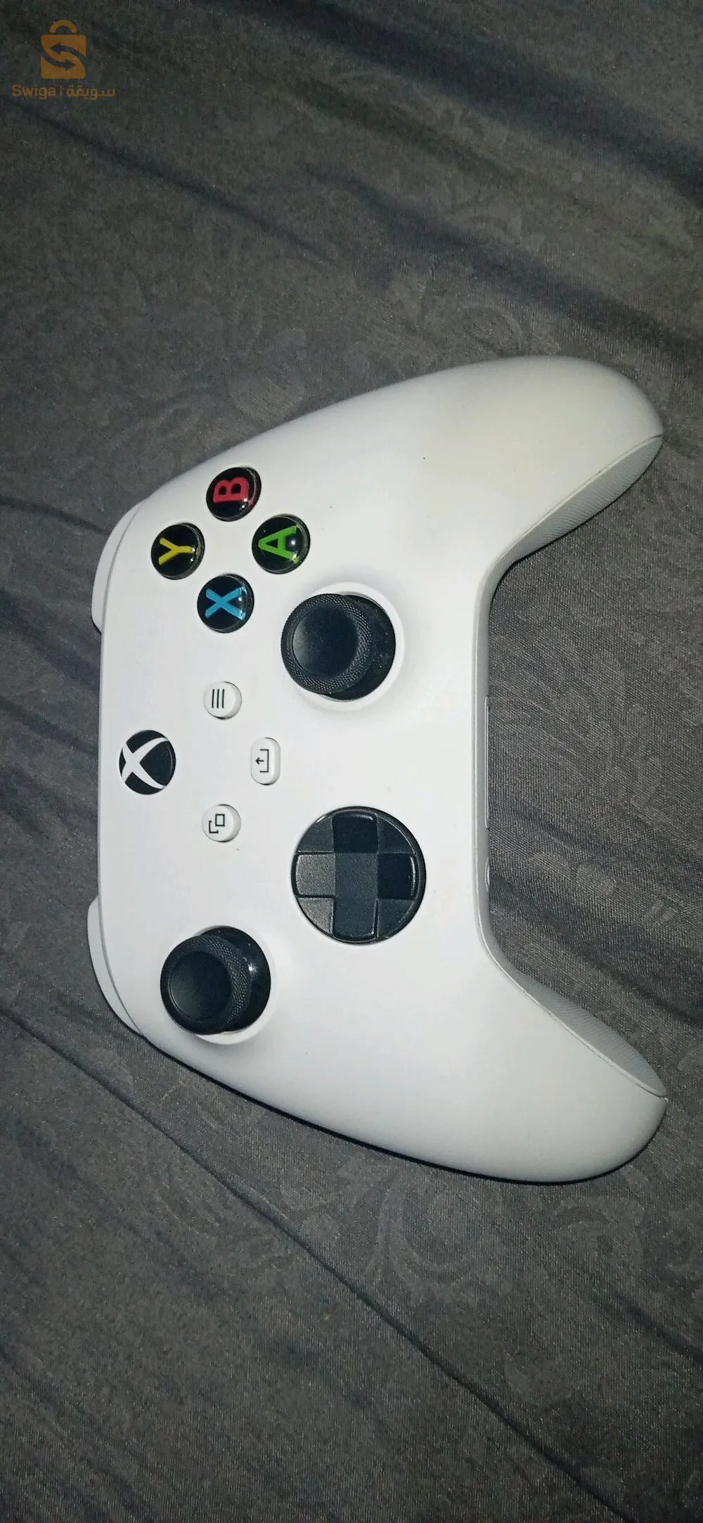 xbox series s avec boîte et manette utiliser 1 mois très bon état