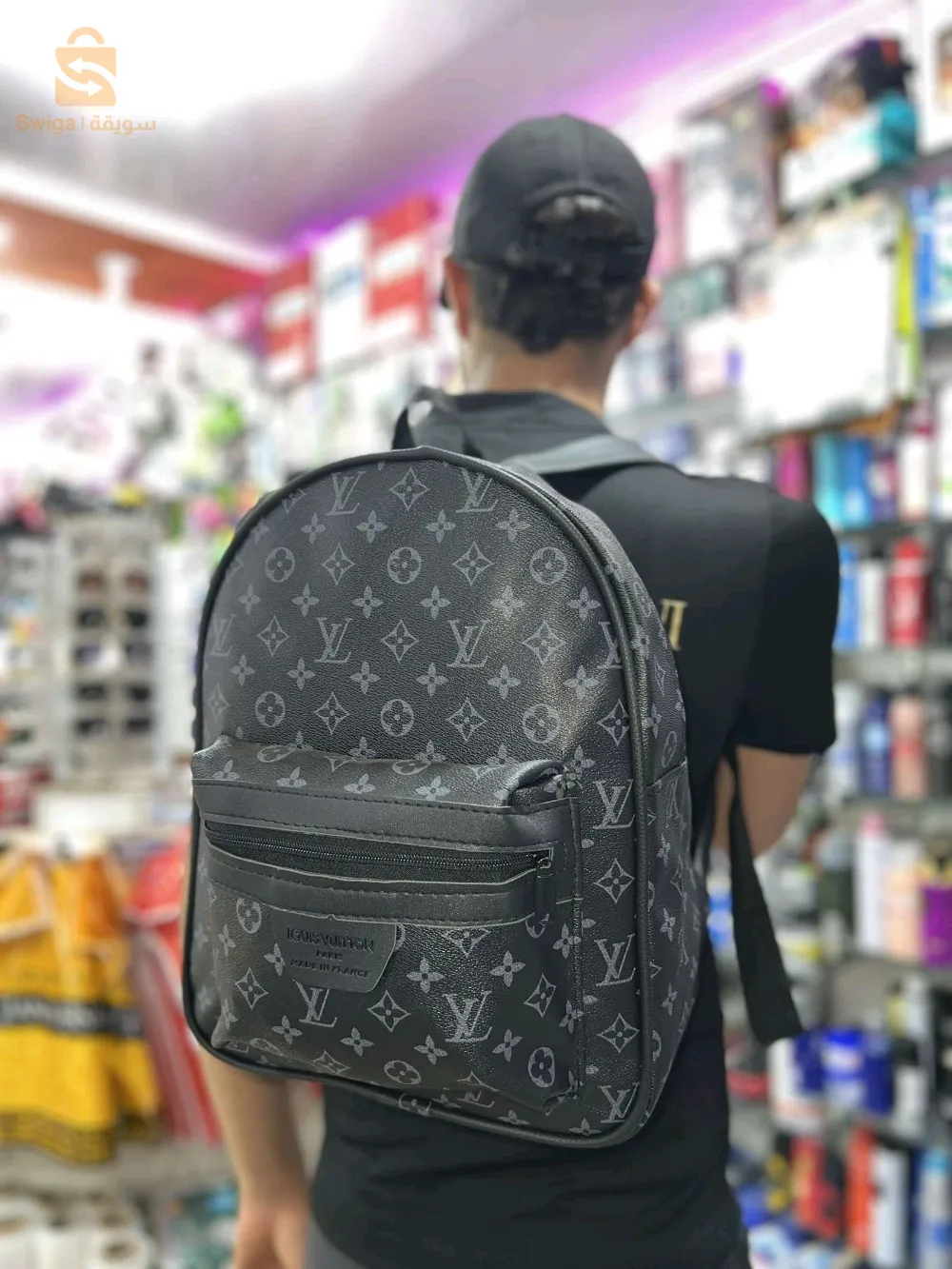 Sacs a dos 🎒 pour homme 👱 et femme 👱‍♀️ Très bonne qualité 👍Livraison disponible Bienvenue 🤝