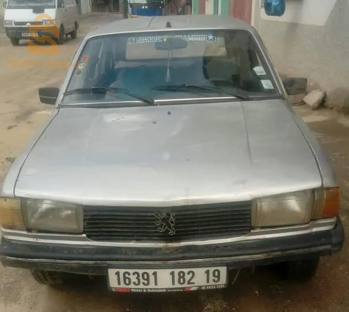 للبيع سيارة   305 ايسونس. غاز