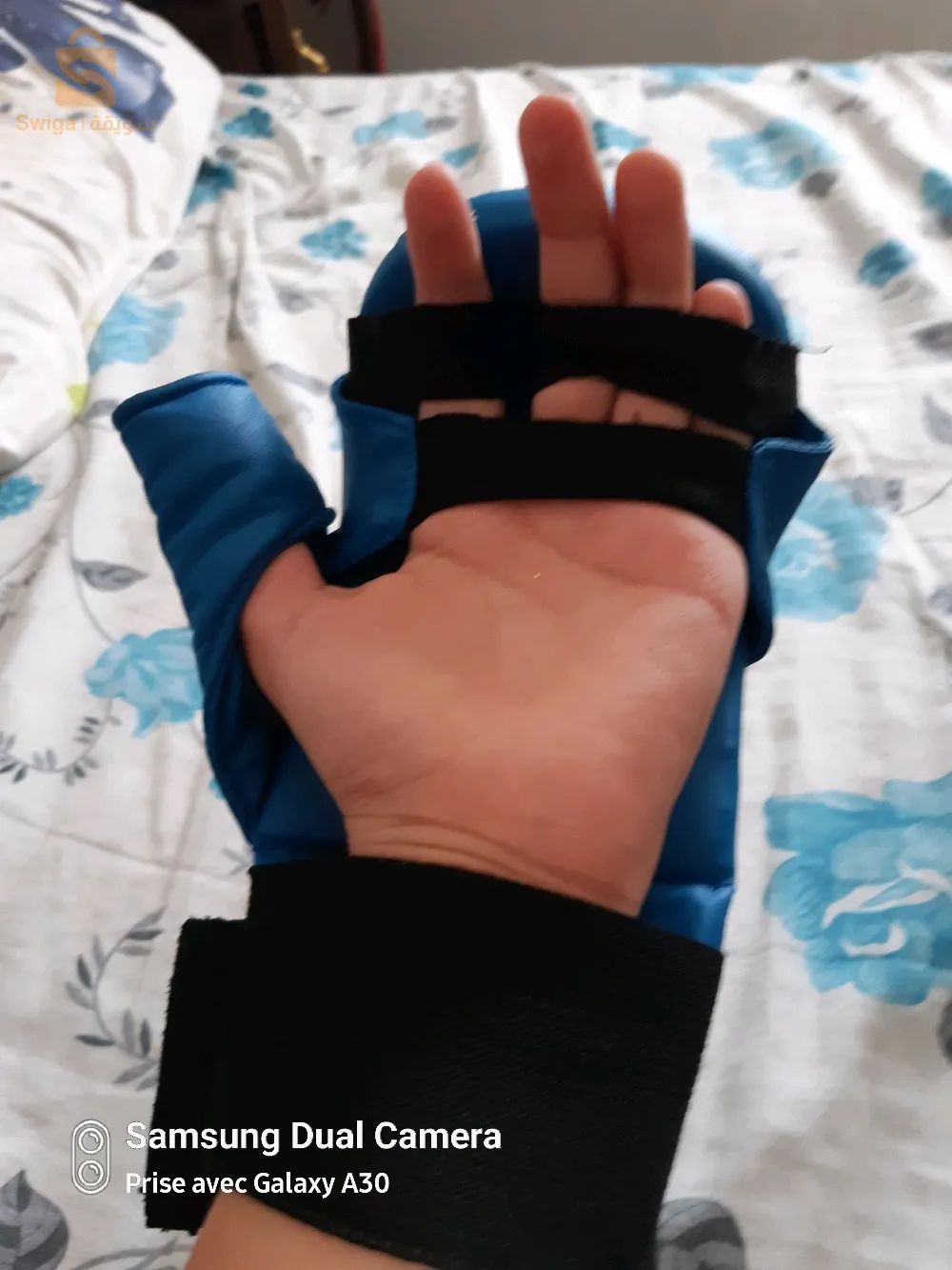 قفازات ملاكمة تناسب طفل من عمر 7 إلى 14 سنة