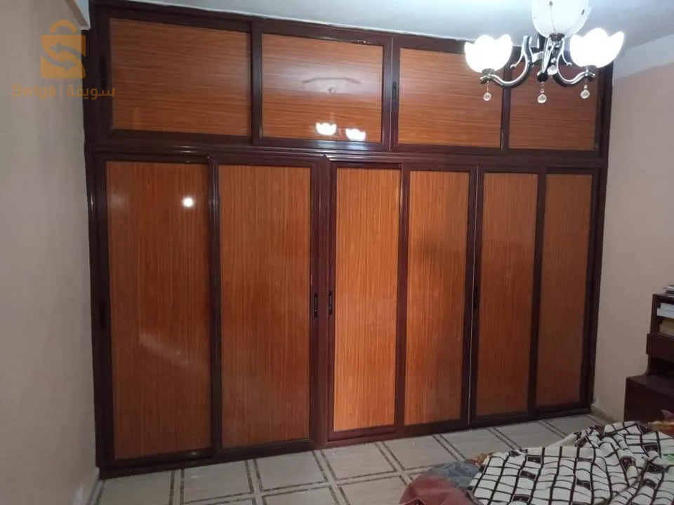 صناعة أبواب ونوافذ الألمنيوم و بلاكارات بطريقة إحترافية