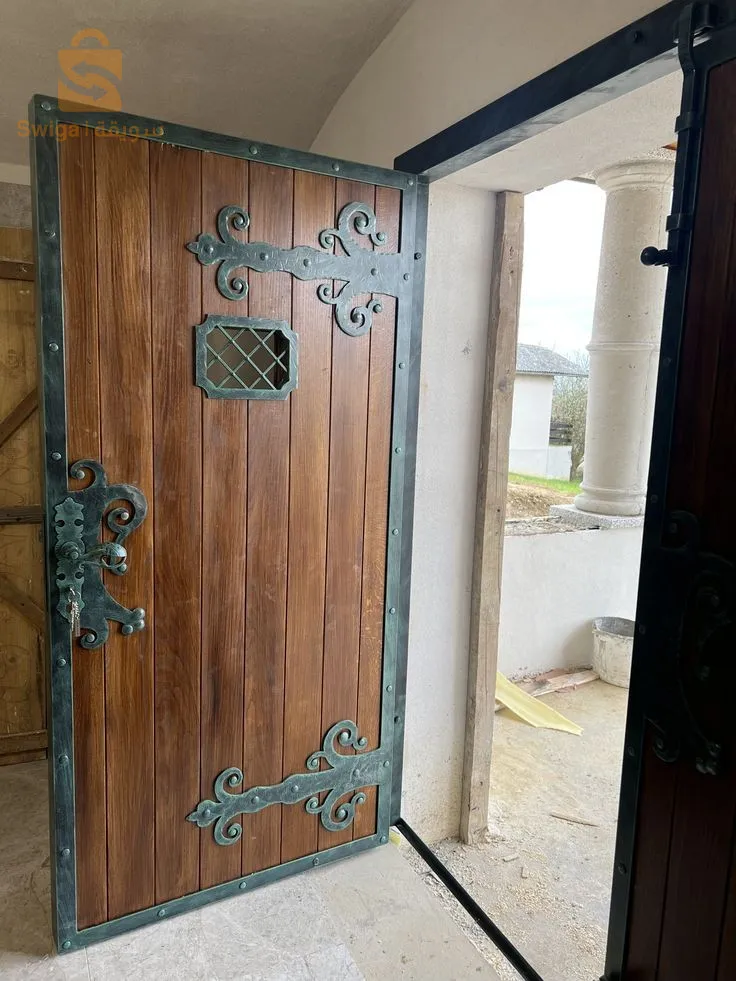 réparation et restauration de vieux port portails ou charpente en bois ou en fer