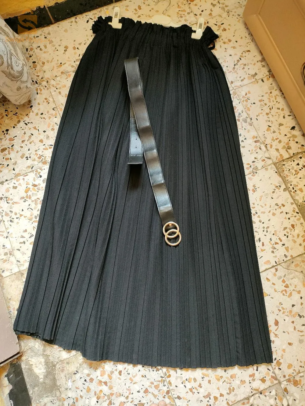 جيبة صفرة 1000
جيبة كحلة 1500
شوميز 1000
جيبة كحلة مع شوميز مع حزامة 2000