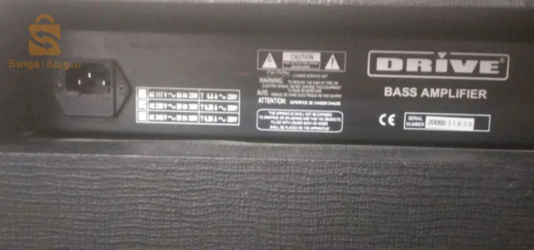 غيتار كهربائي مع مضخم صوت لغيتار باص