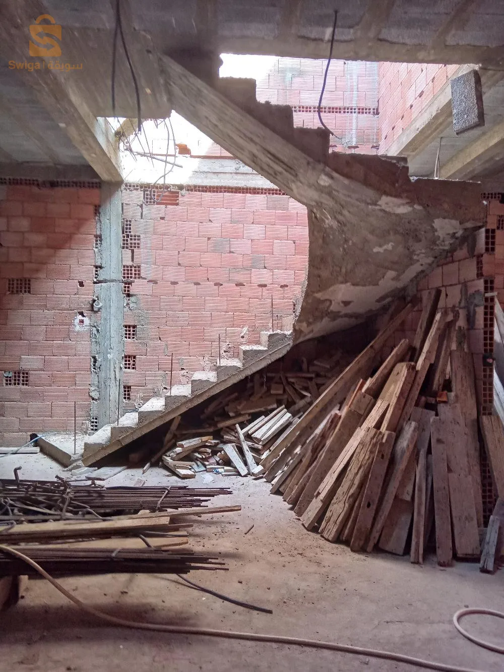 House for sale on the first floor in Batoua