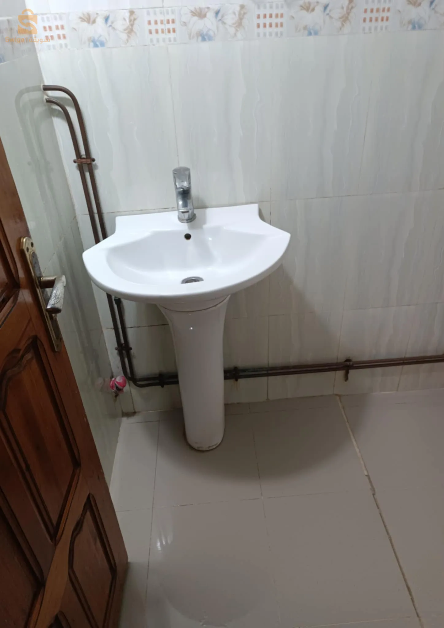 متوفر خزان ماء سعة 2500 لتر كهرباء غاز