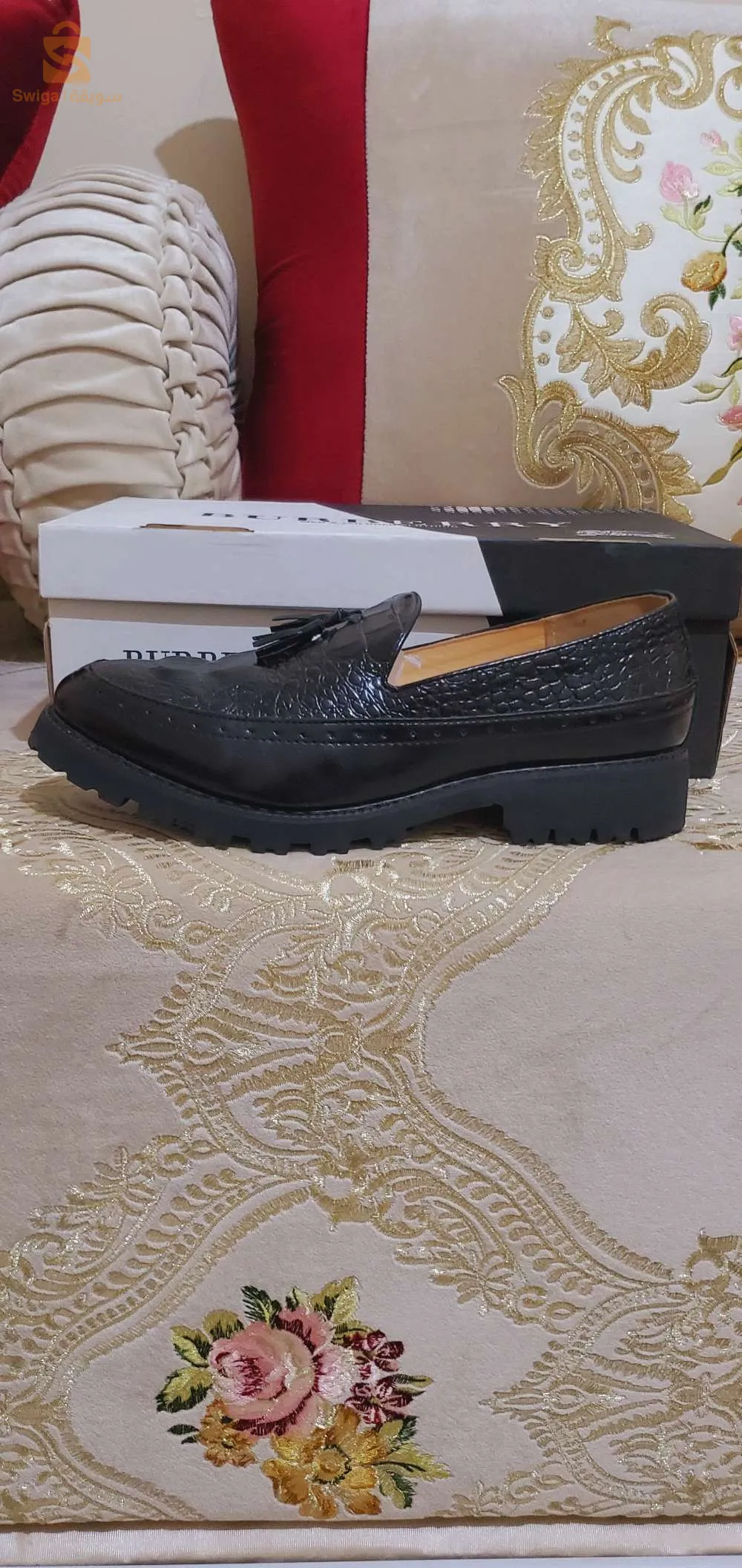 حذاء كلاسيكي بمقاس 41 جديد كليا