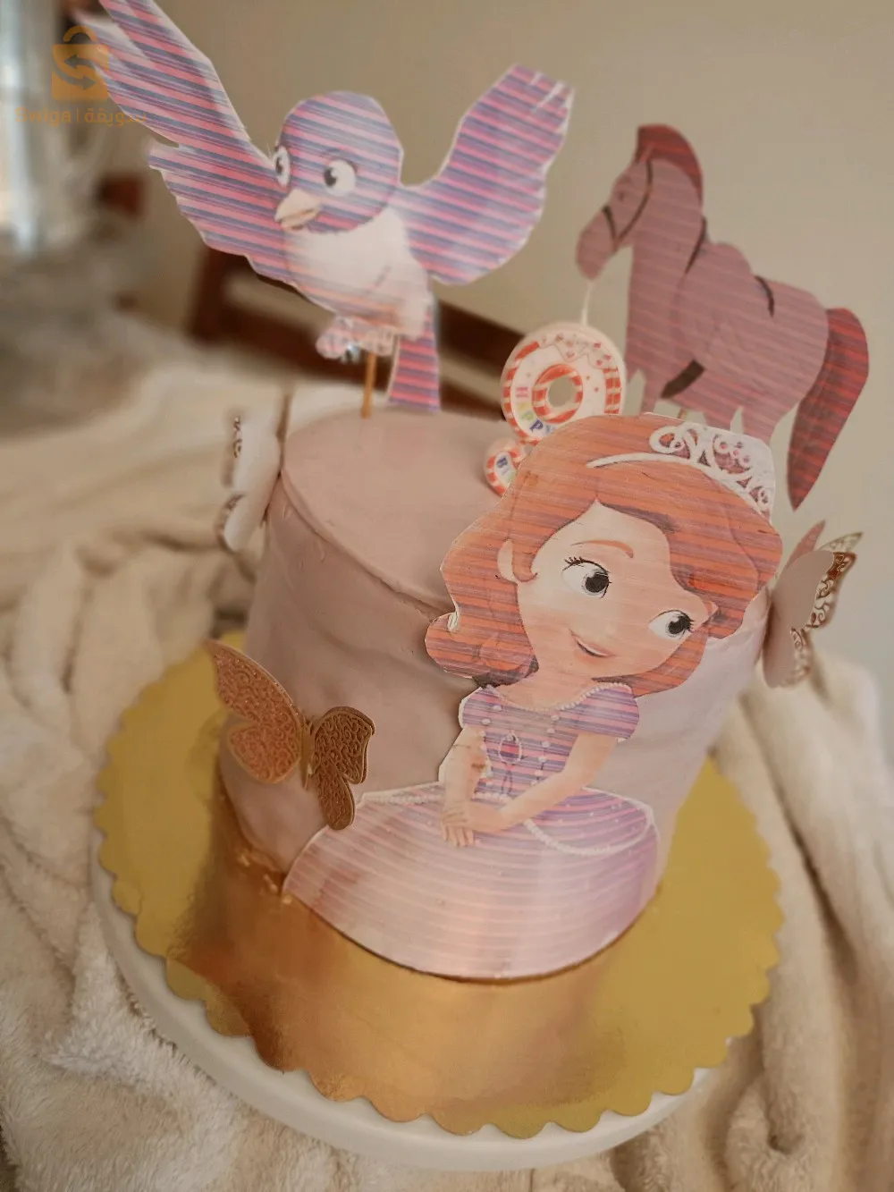 gâteau d'anniversaire et salés
