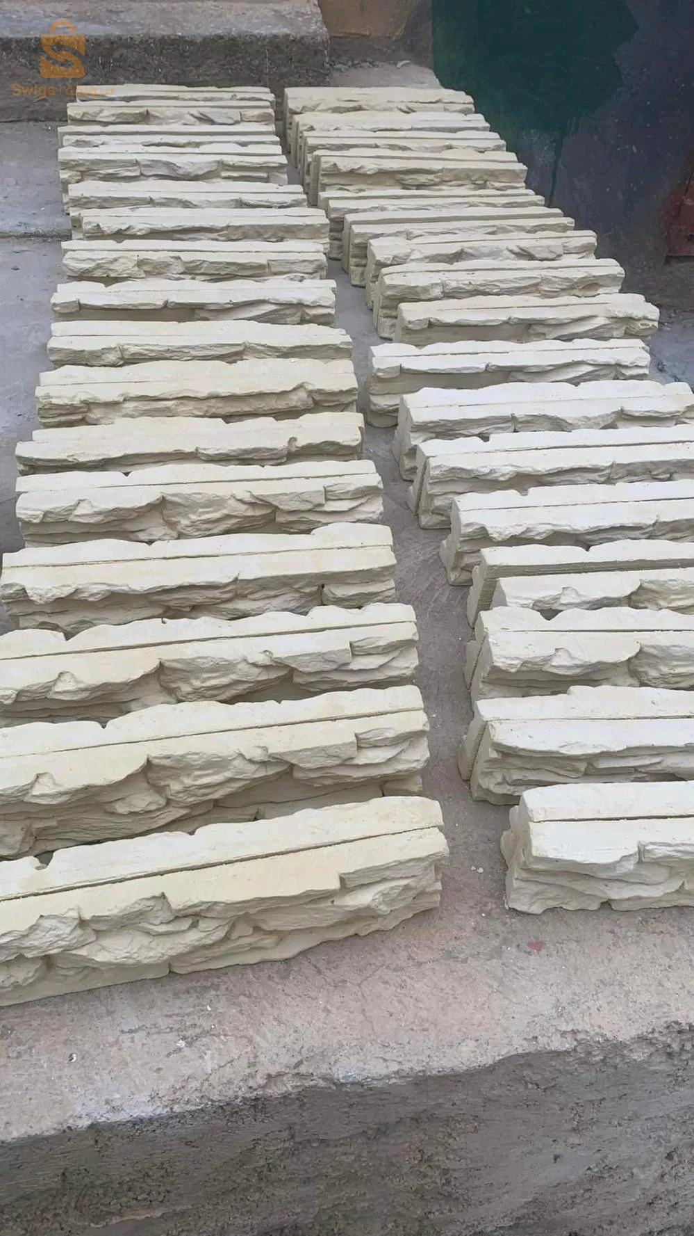 حجر صناعي خاص بالديكورات الداخلية والخارجية