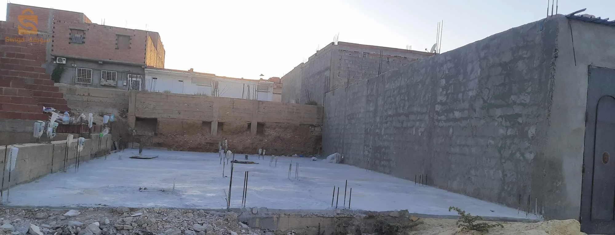 _بلاط فورم 160متر «عرفي مضمون اول شاري من اصل ورقة الام 600م» °°°°°°°°°°°°°°كلش متوفر °°°°°°°°°°°
_حي جبل جرف«حي الجزيرة»[فوق ابتدائية ومسجد ياسر بن زياد..  ب 5زنقات] •جميع متطلبات الحياة {متوفرة ٪.}