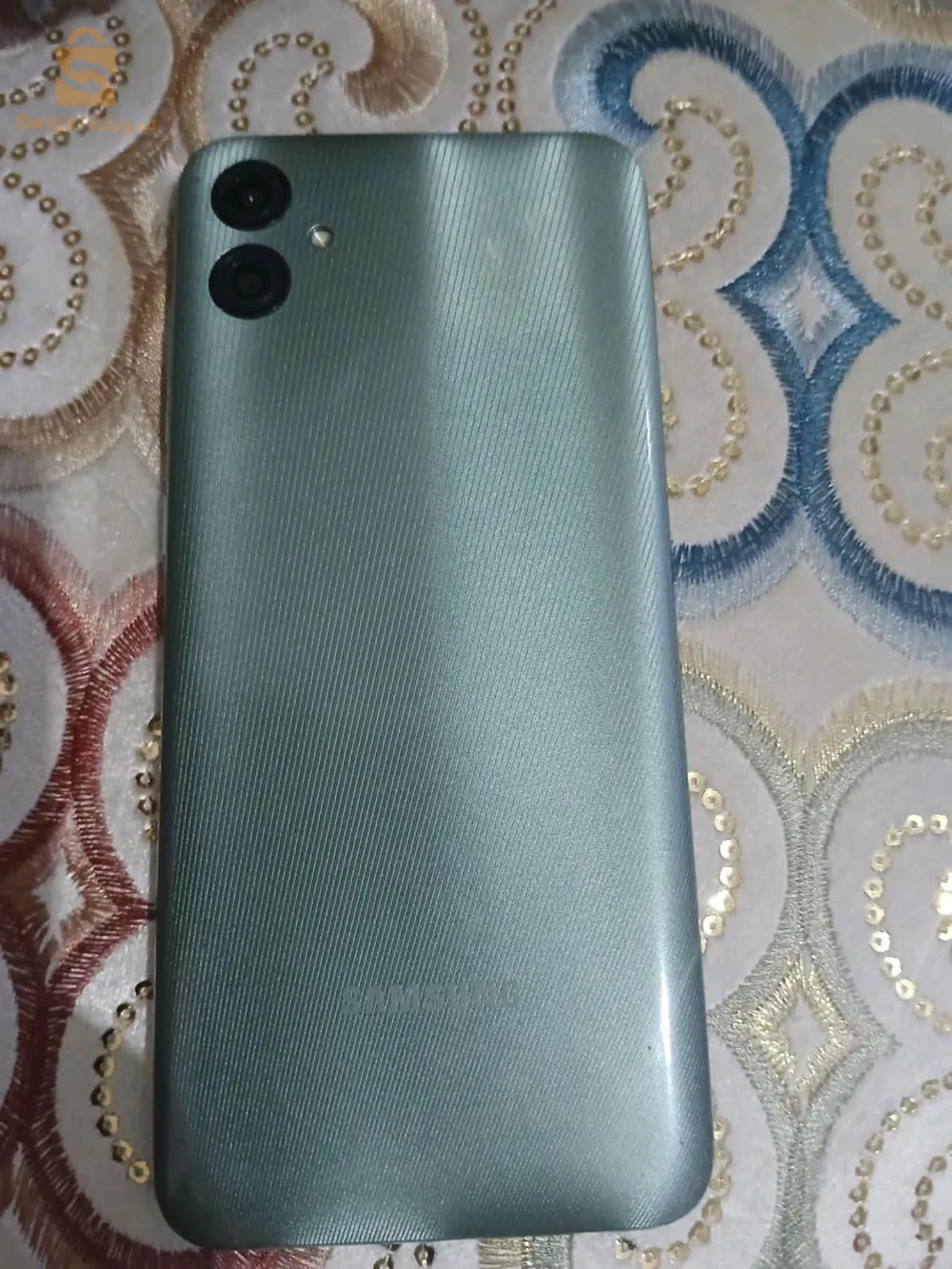 نبيع ولا نبدل بايفون