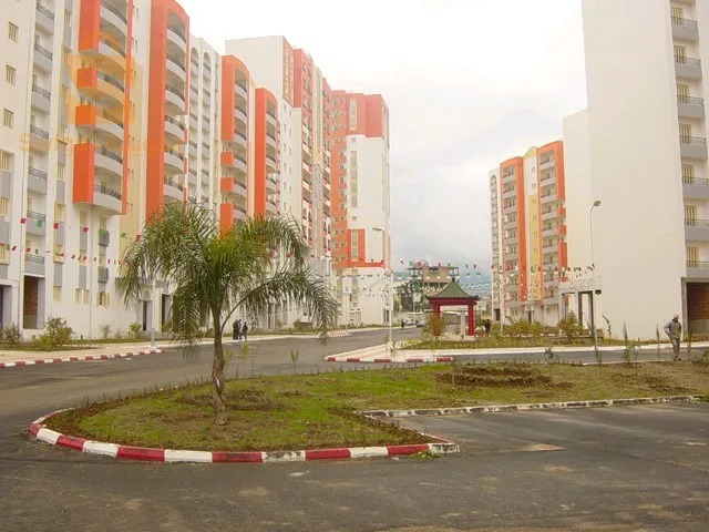 اف4 في ولاد فايت اديال 2 امام إقامة بنات مخدومة مشاء الله كوزين اكيبي مشاء الله