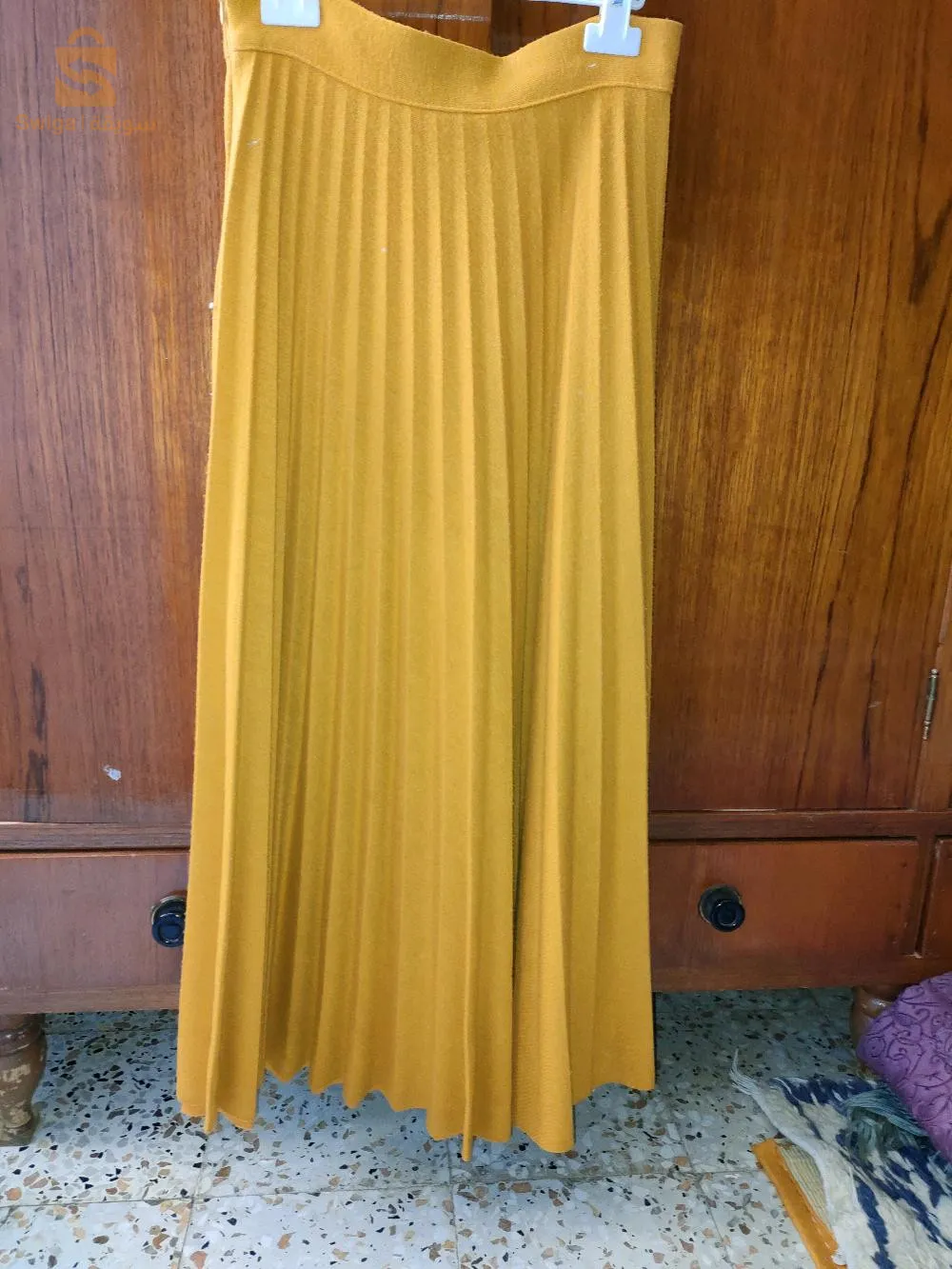 جيبة صفرة 1000
جيبة كحلة 1500
شوميز 1000
جيبة كحلة مع شوميز مع حزامة 2000