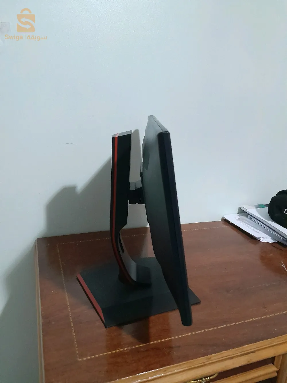 حالة 10/10
 التردد 60/75hz
الحامل كامل الحركة (جميع الإتجاهات)
الدقة 1920x1080 full hd
24' بوصة