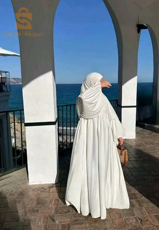 عباءات فضفاضة بكل الالوان