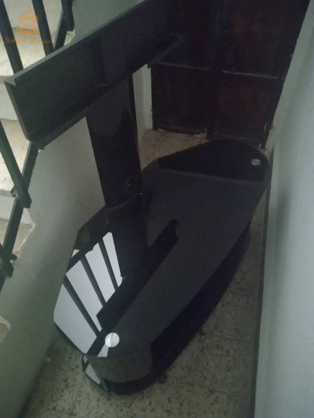 طاولة تلفاز زجاجية