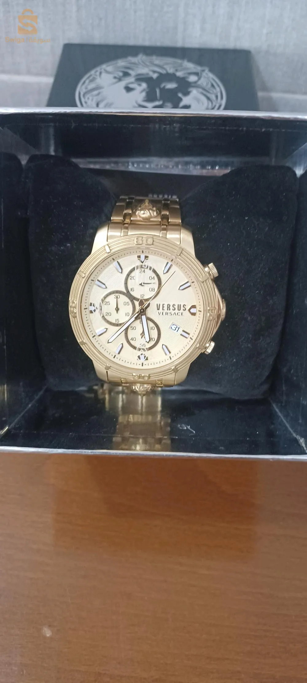 montre venue de france dans sa boite avec son certificat de garantie