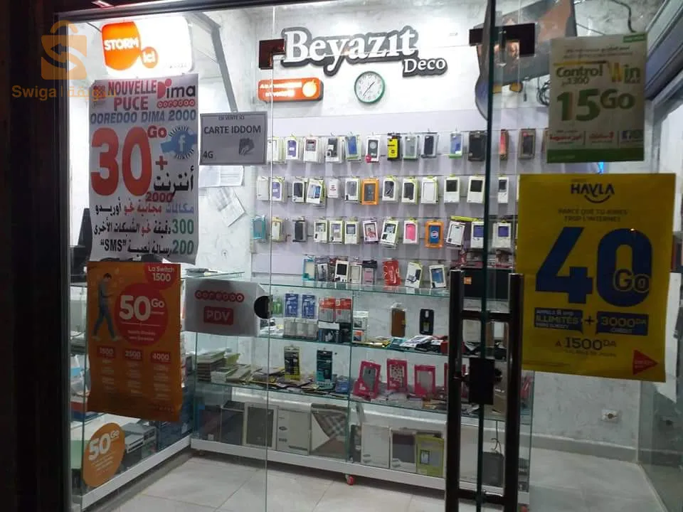 Vente 2 comptoir  présentoir de magasin large et  2 phssait vitrine trompe