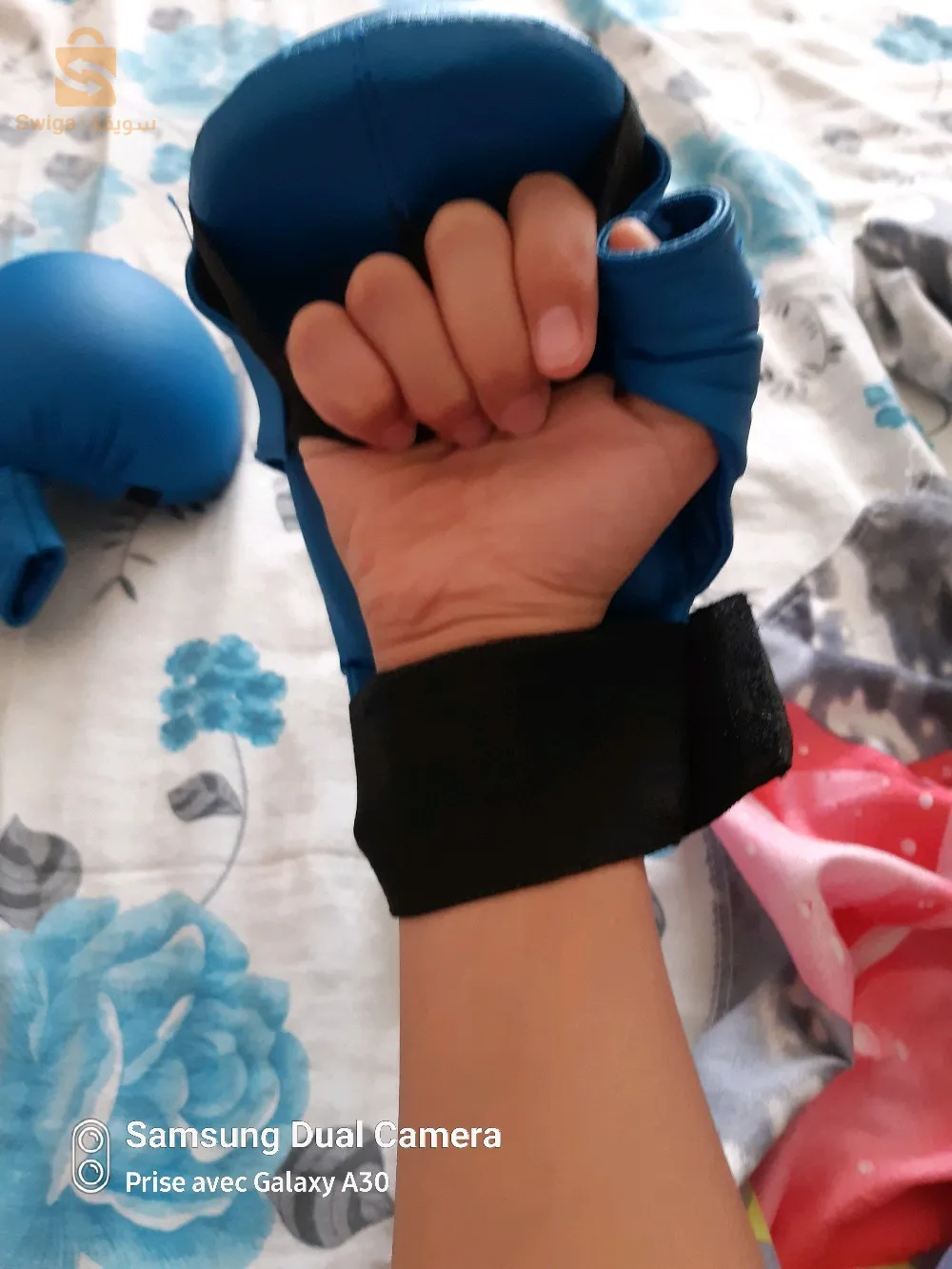 قفازات ملاكمة تناسب طفل من عمر 7 إلى 14 سنة