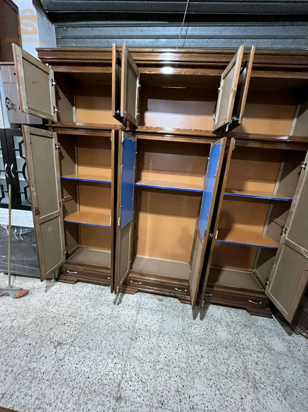 خزانة 12 باب مصنوعة من الخشب الاحمر الصلب