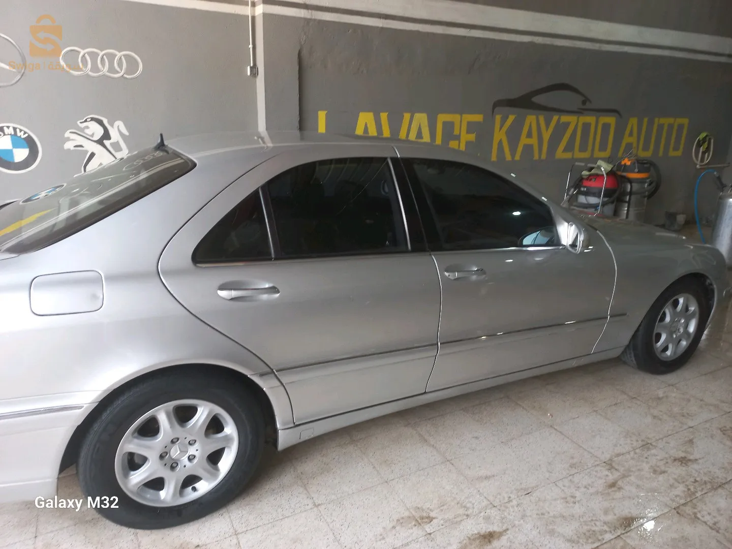 مرسيدس S500 v8 essence 300ch.
سيارة ما شاء الله فيها صبيغة كلش يمشي
 نبيع و نبرز. سلام