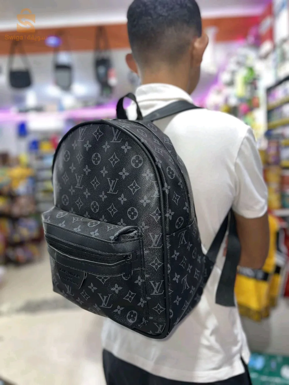 Sacs a dos 🎒 pour homme 👱 et femme 👱‍♀️ Très bonne qualité 👍Livraison disponible Bienvenue 🤝