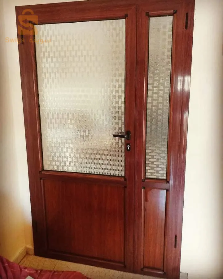 صناعة أبواب ونوافذ الألمنيوم و بلاكارات بطريقة إحترافية