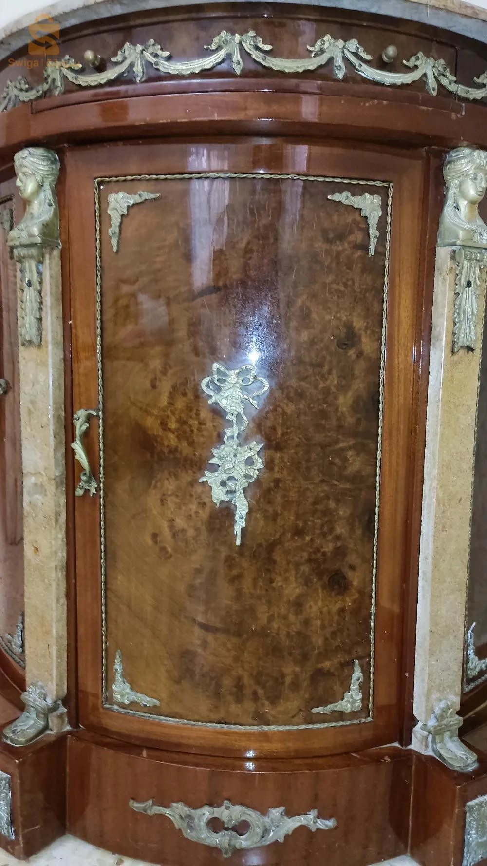 Buffet en marbre antique