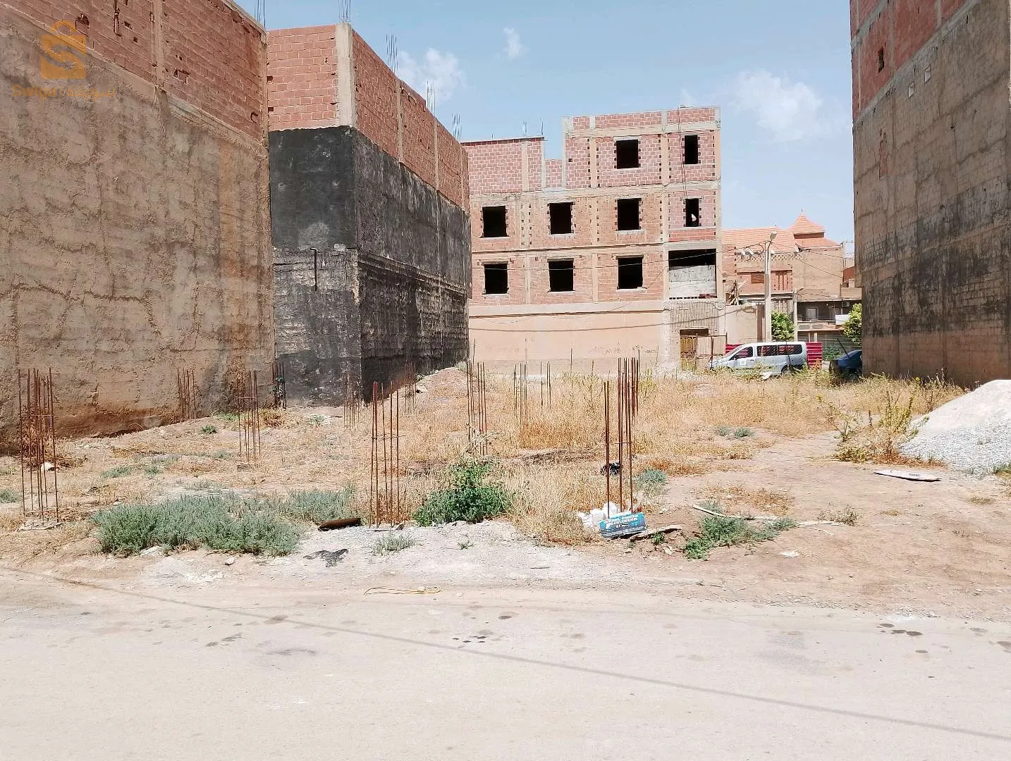 Un terrain dans le quartier de Riyad à Batna