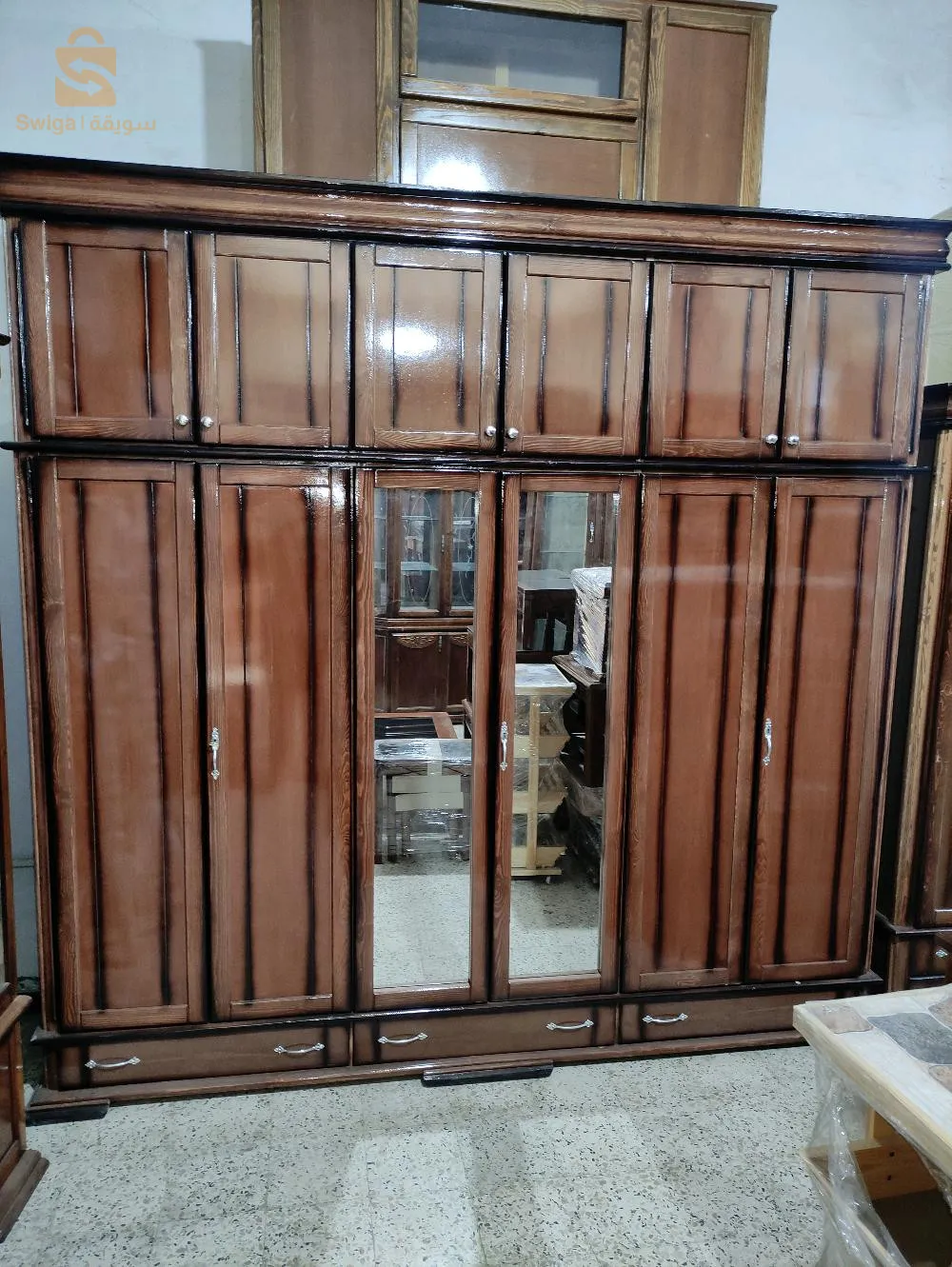 خزانة 12 باب مصنوعة من الخشب الاحمر الصلب