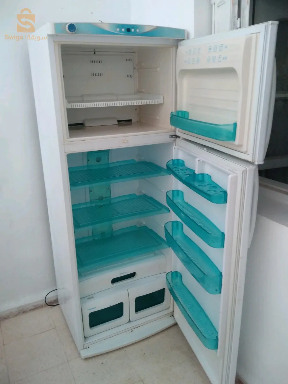 ثلاجة للبيع