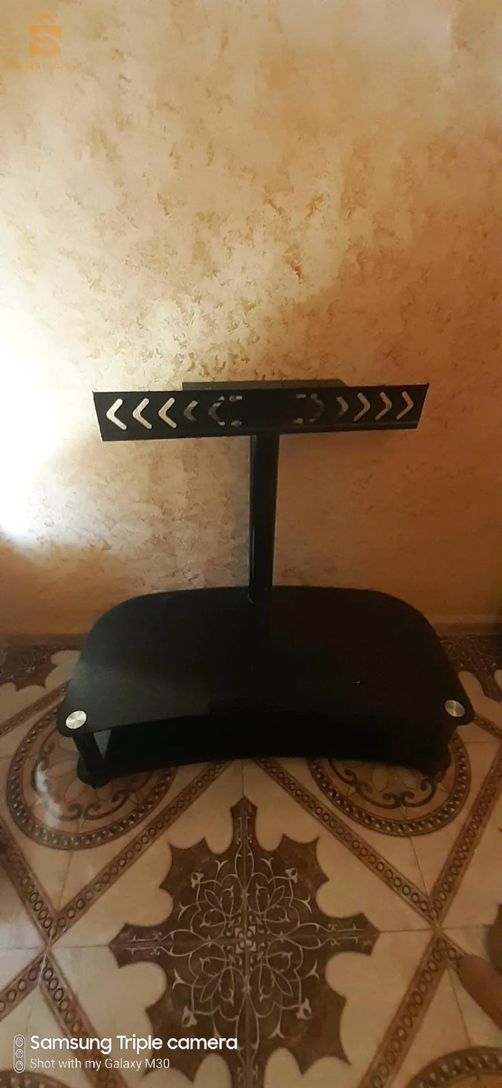 طاولت تلفاز حجم 32بوس او اكثر
