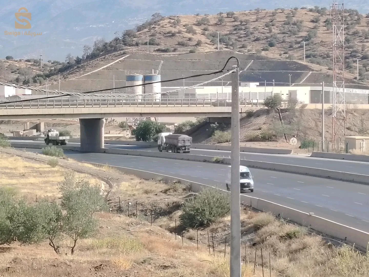 Slt tout le monde tèrain à vendre industrielle