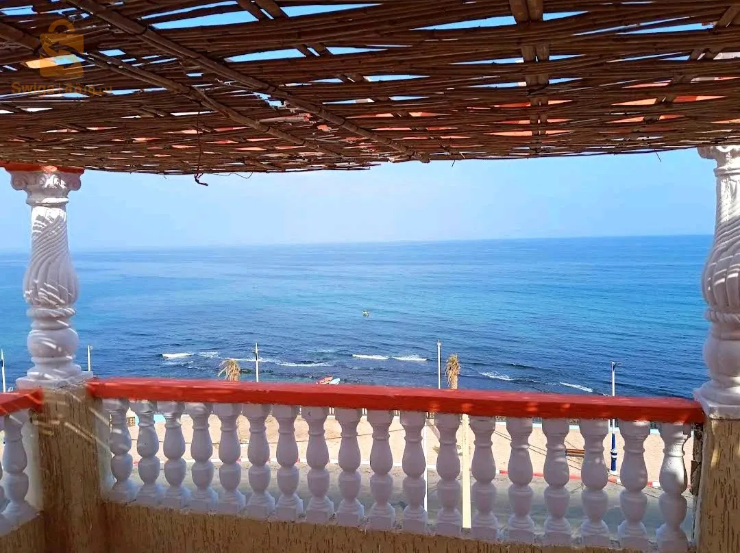 تتوفر شقق صيفية ⛱️منذ بداية شهر سبتمبر....✅ بمستغانم ،صلامندر امام البحر مباشرة 🌅(لاكورنيش) مجهزة 💯 
يرجى الاتصال على الرقم 📞:0542748505