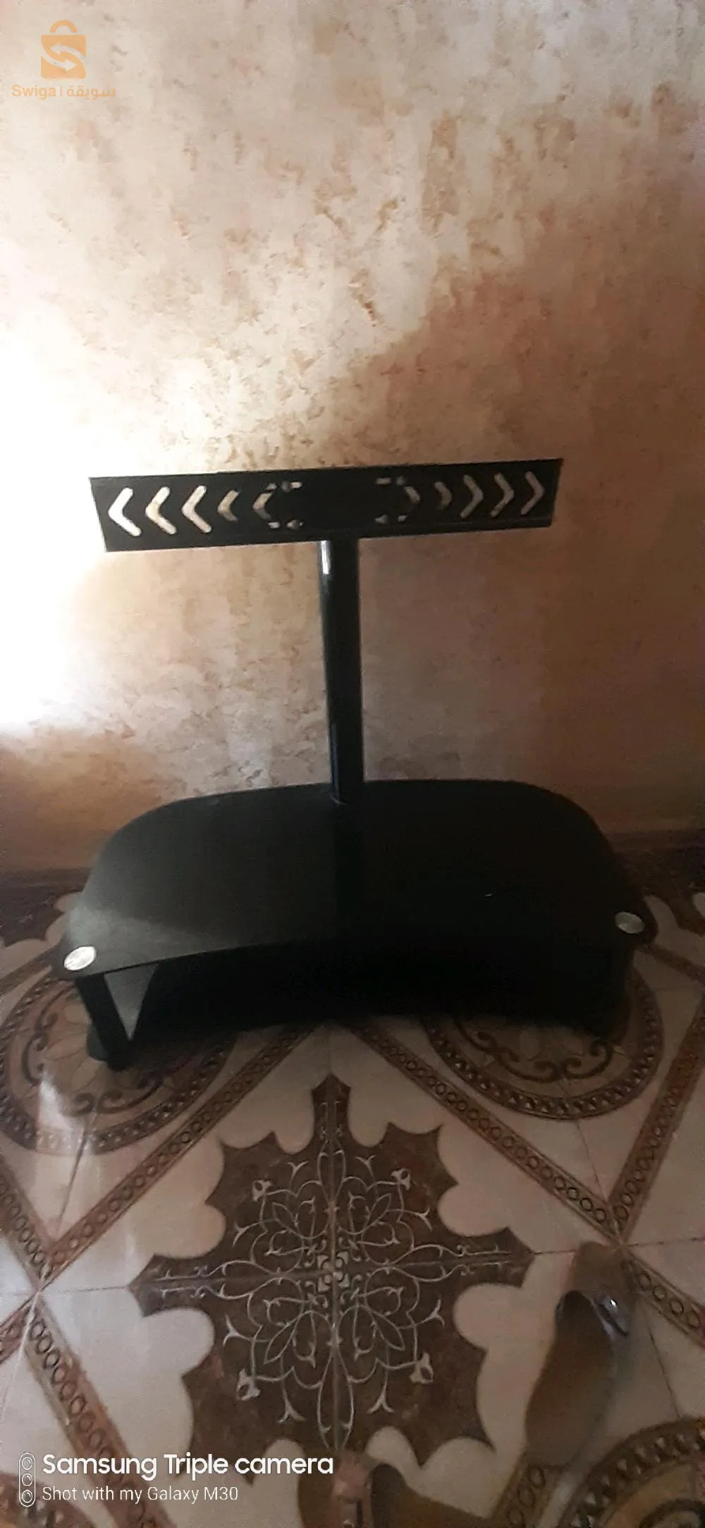 طاولت تلفاز حجم 32بوس او اكثر