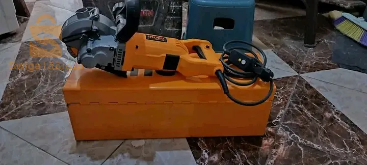 آلة حفررينياريز  آلة حفر الجدران لتثبيت كيبلات الكهرباء أو أنابيب الماء  الحالة جد جيدة 
النوعية : إنكو 
القوة : 3000 w�
 الدورة 6500 /min
عدد الديسكات : 5
خادم بيها دار وحدة  في حالة جد جيدة منهارك خدام
السعر  23000
رقم الهاتف 0770452913  / 0698587382