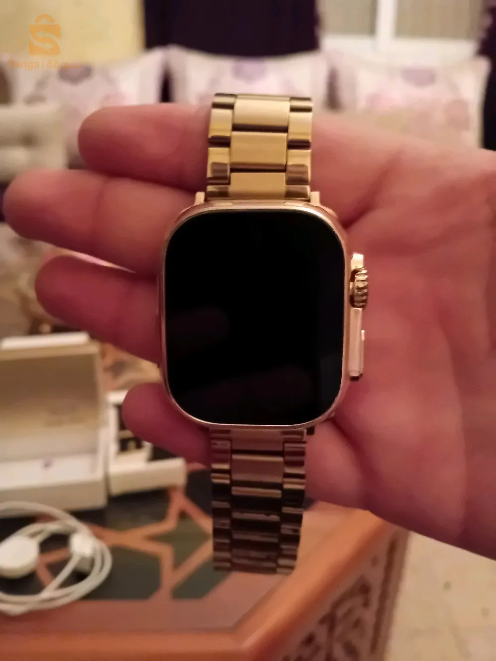 ساعة ذكية ملكية ..بكل مستلزماتها