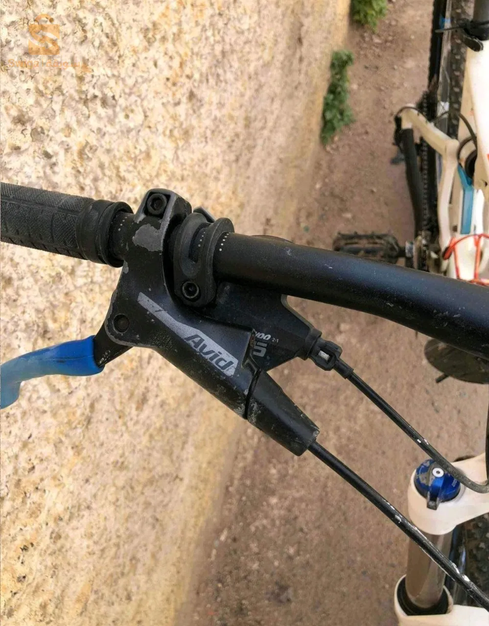 Velo rockrider bzaaf toop fran lokid duble amortiseur f rock chok haja tae jebal