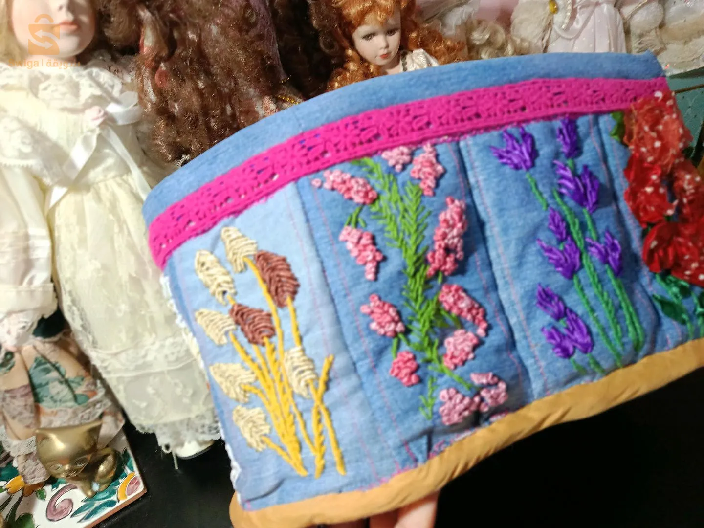 Corbeille en djean brodée