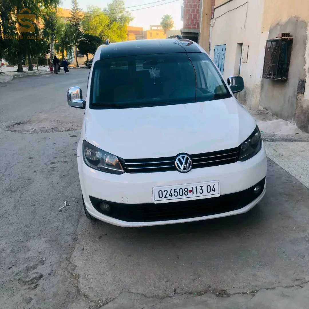 فيه رتوشا فوق المنجل على جيهة مقابلة لشيفور