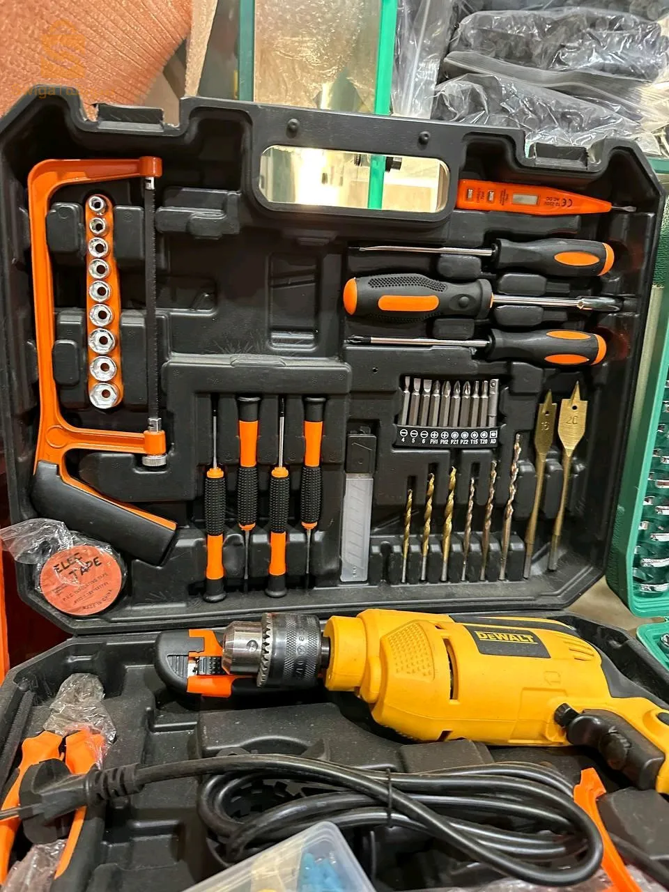 Caisse à outils et chignol dewalt