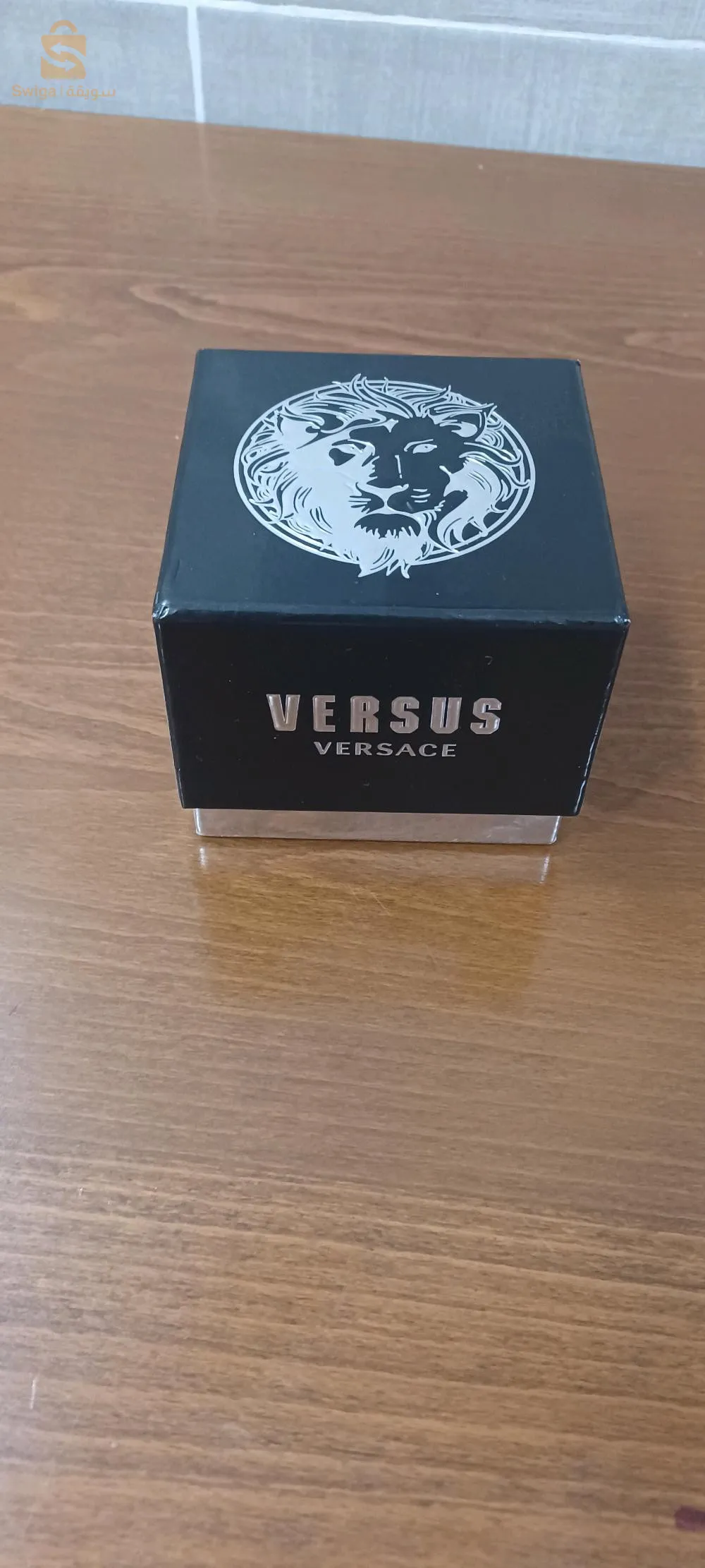 ساعة يدوية جديدة هابطة كابة من فرنسا بها بباط تاعها و شهادة الضمان