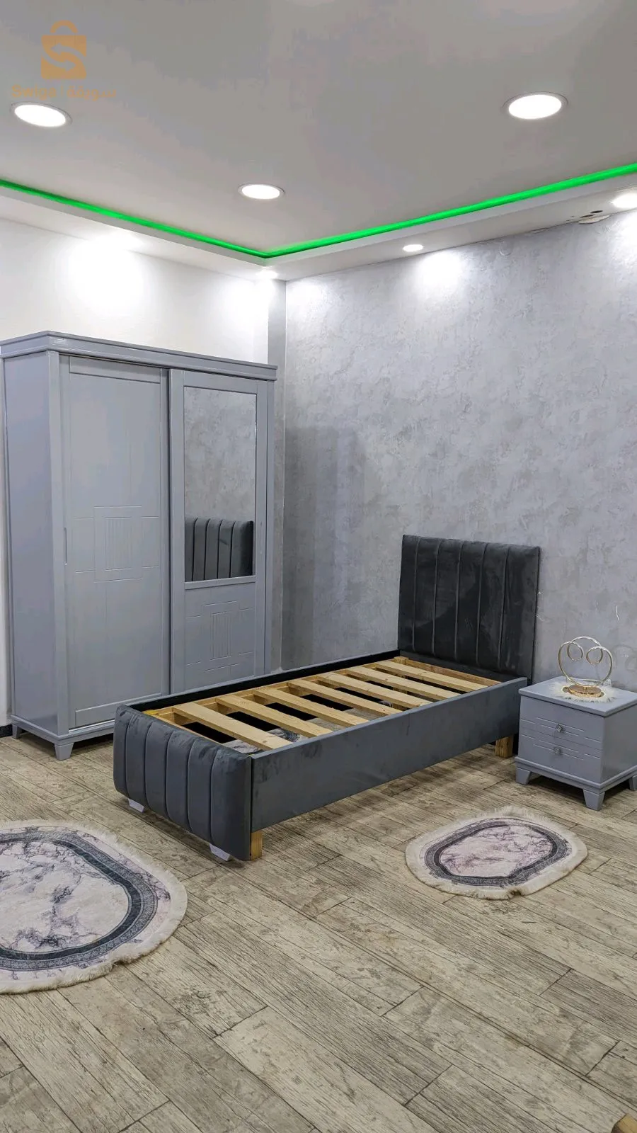 lit capitonnée gros détails
0540078732