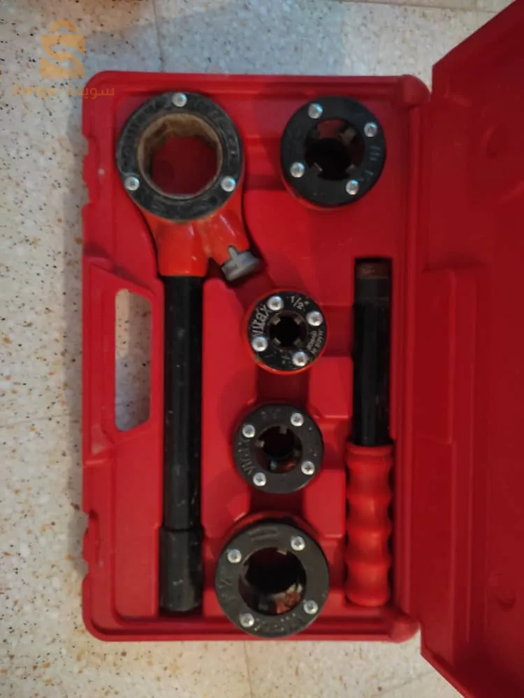 Que la paix, la miséricorde et les bénédictions de Dieu soient sur vous, mes frères. Il existe un Virax Plumby Metal, si Dieu le veut, quelque chose de propre. 0655 82 74 33