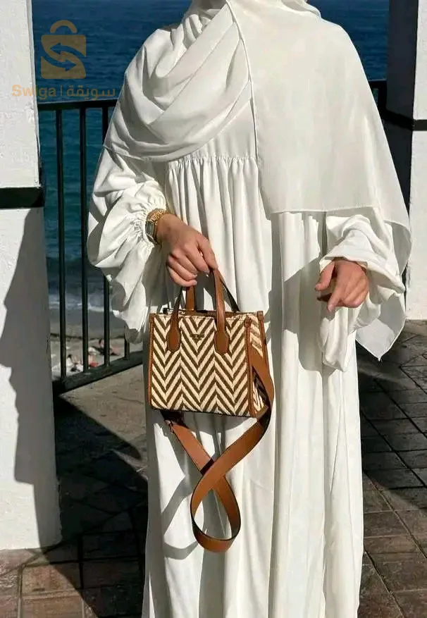 عباءات فضفاضة بكل الالوان