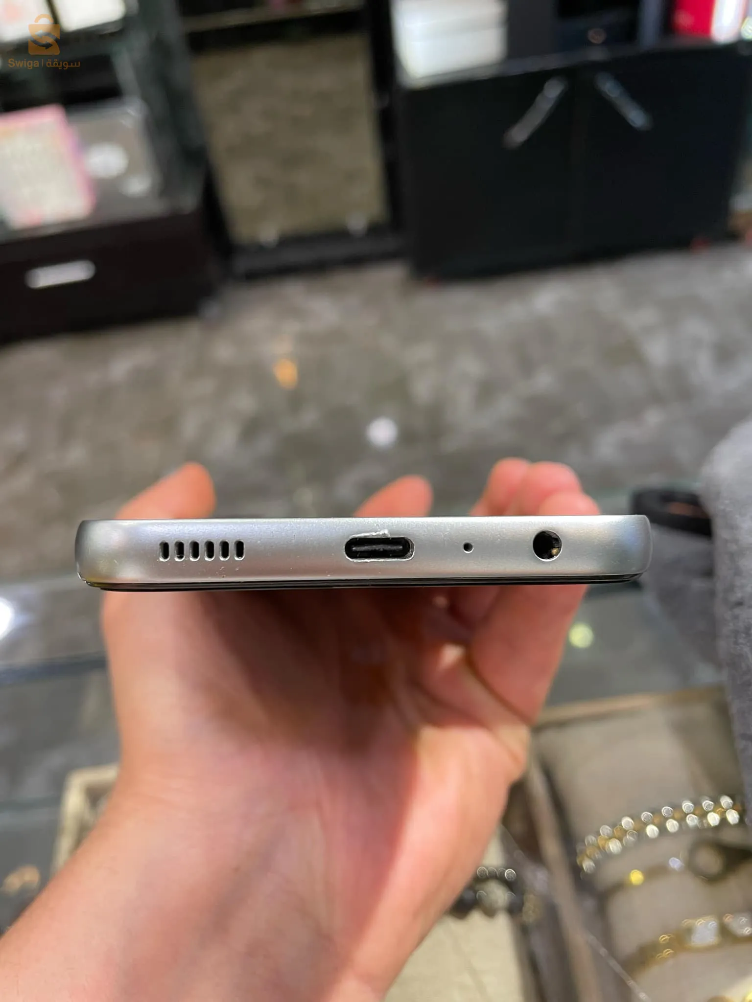 السللم عليكم ؟ هاتف للبيع